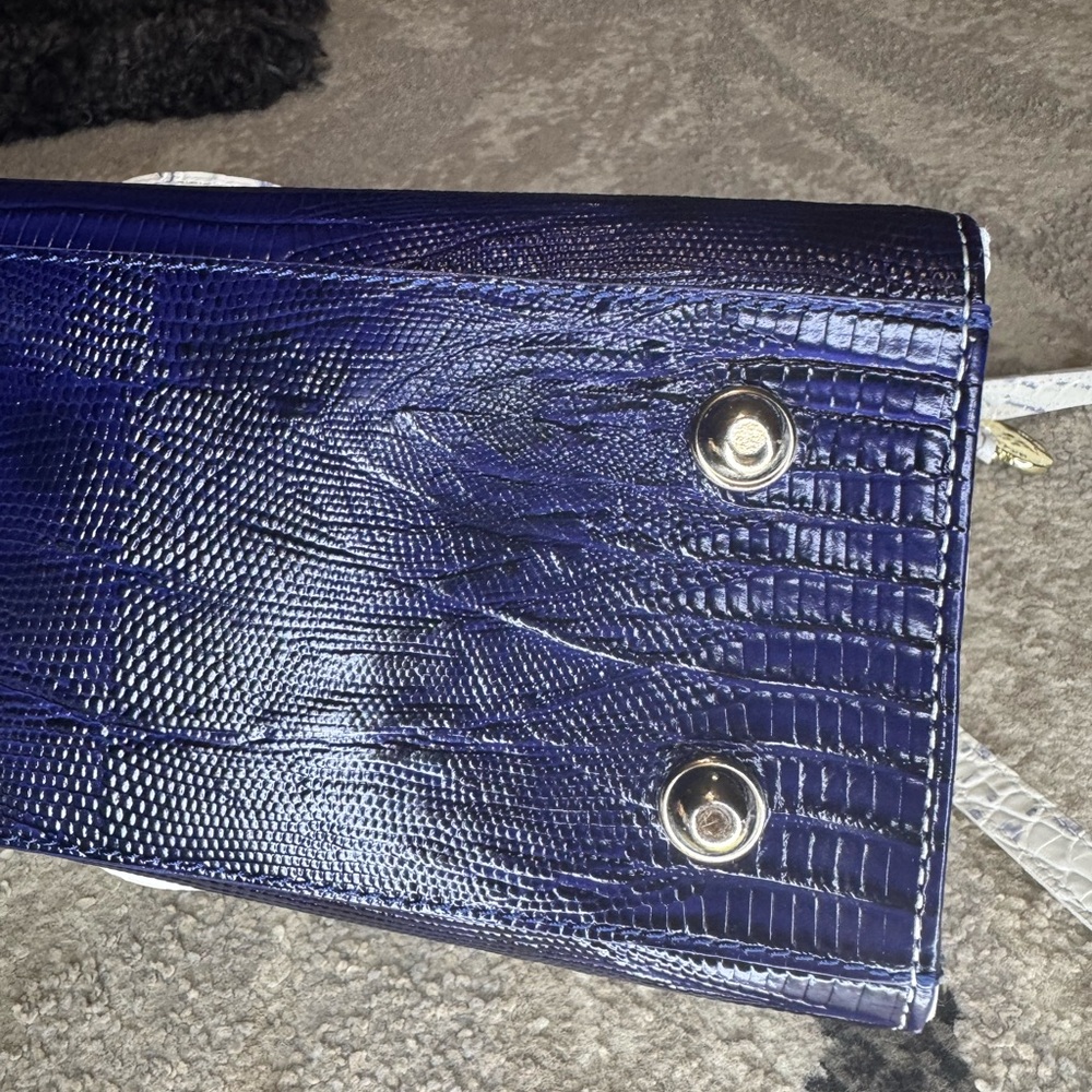PERFECT Brahmin White and Navy Crocodile Embossed Duxberry Style Satchel - Picture 16 of 16
